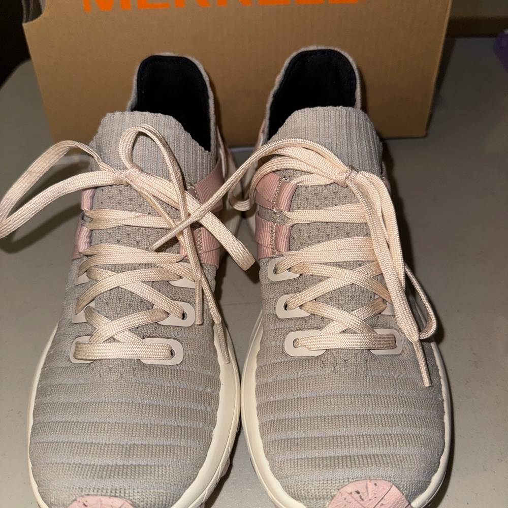 Merrell Embark Lace Women’s Sneakers Rose NIB Size 5